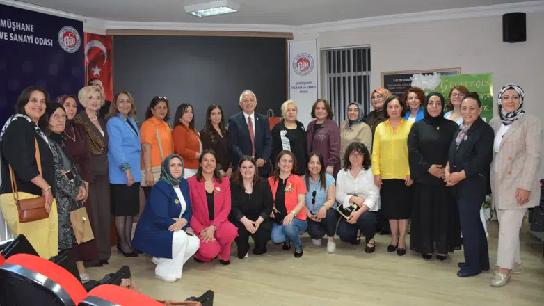 Gümüşhane'de "Zirvede Kadın Var" Paneli Geniş Katılımla Gerçekleştirildi