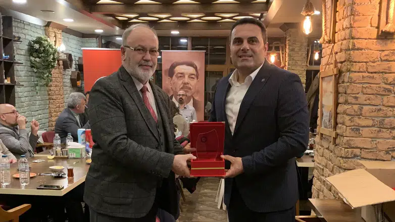 Eğitim-Bir-Sen’den Gümüşhane Üniversitesi’nin zirvedeki akademisyenlerine plaket