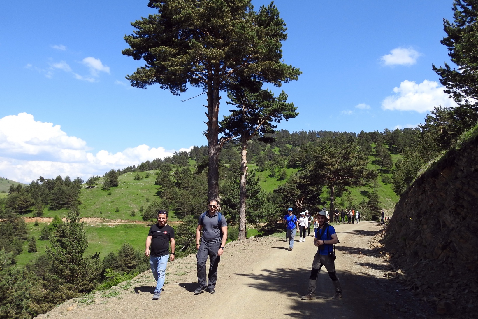Gümüşhaneli doğaseverler Altınpınar Gölünde kamp kurdu 4