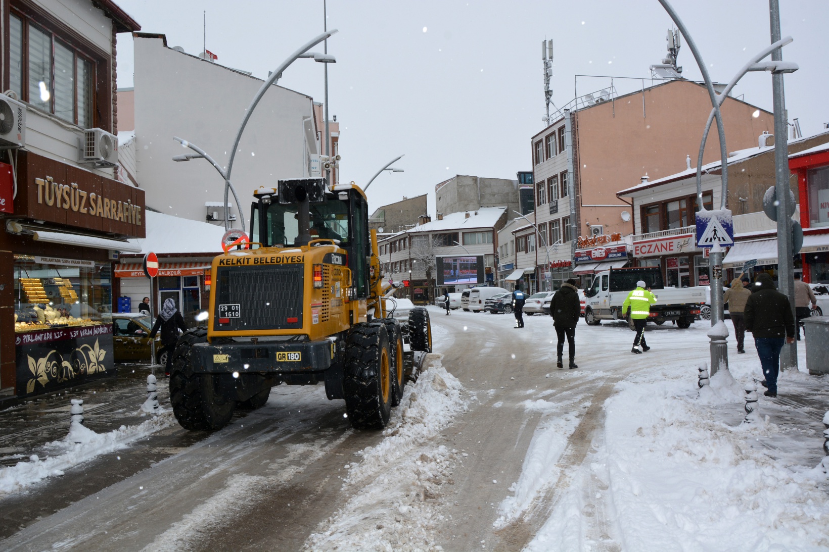 Kelkit Belediyesinden hummalı karla mücadele çalışması 4