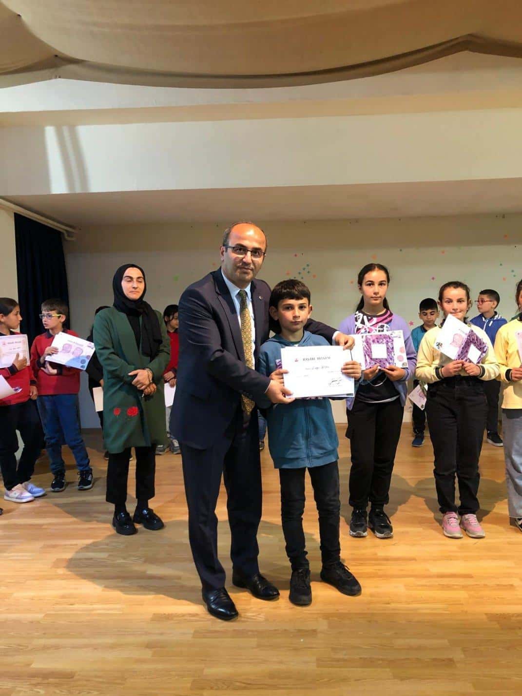 Torul’da 4. sınıf öğrencileri arasında bilgi yarışması düzenlendi 11