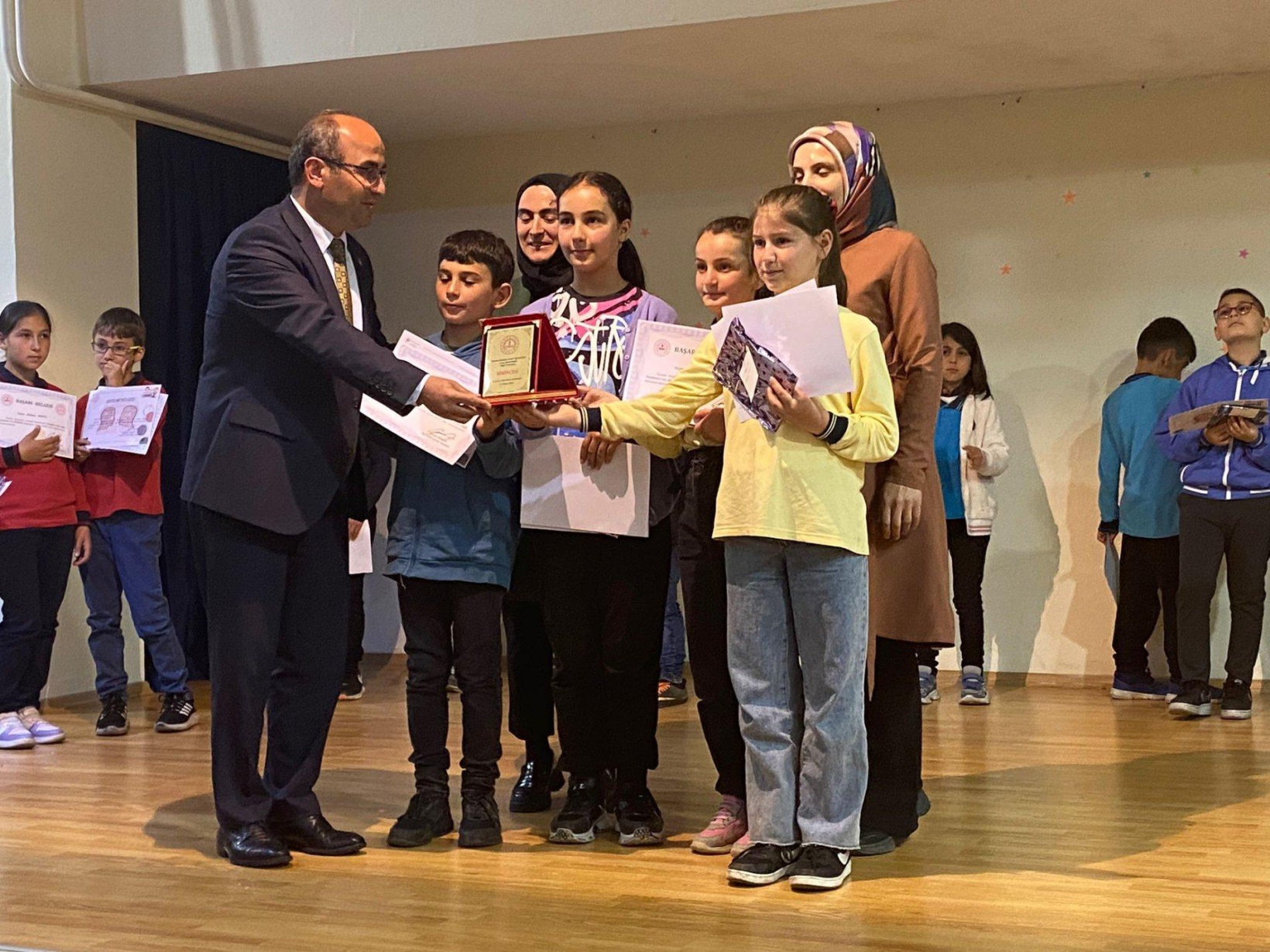 Torul’da 4. sınıf öğrencileri arasında bilgi yarışması düzenlendi 3