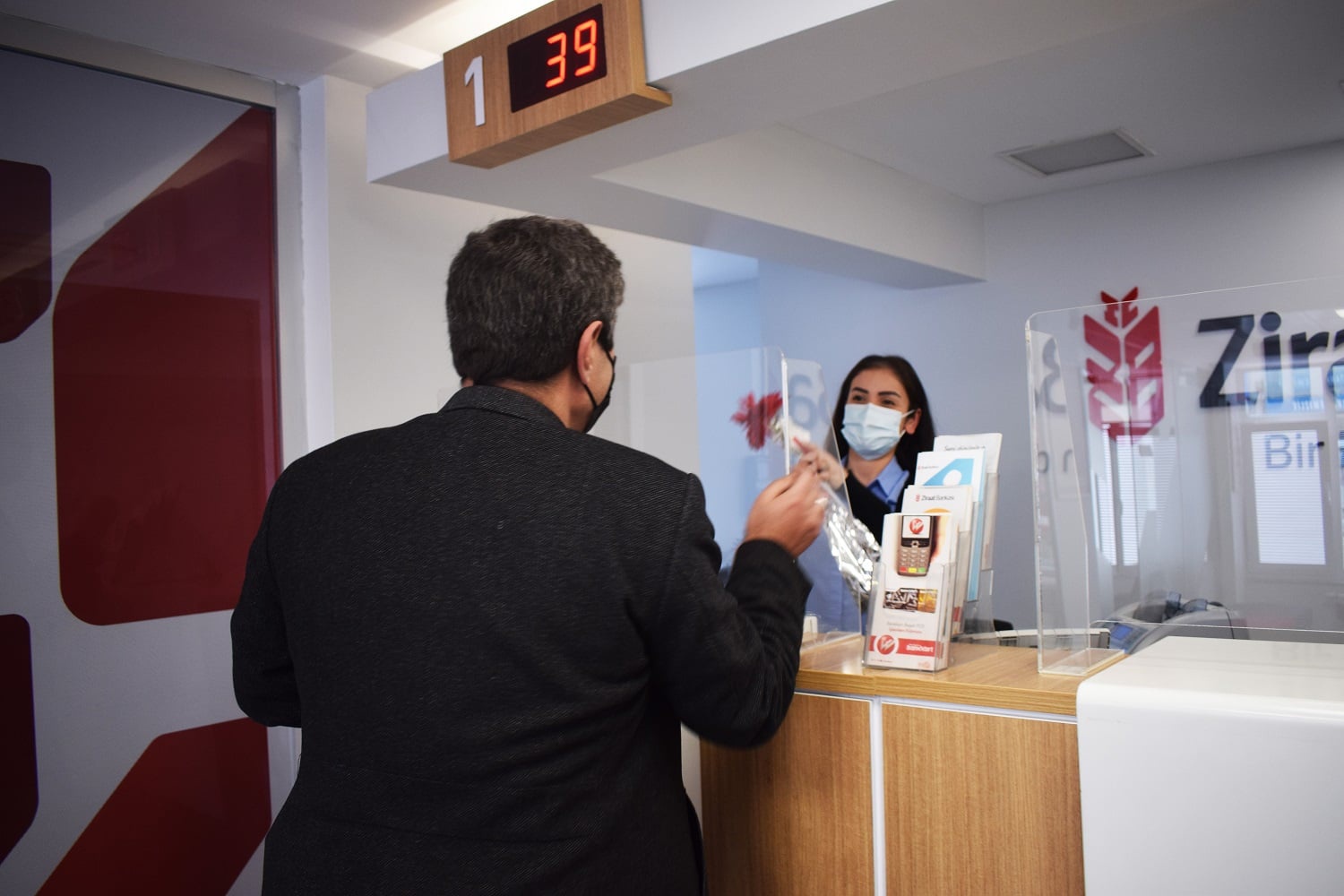 Başkan Özdemir’den kadın esnafa ziyaret 1