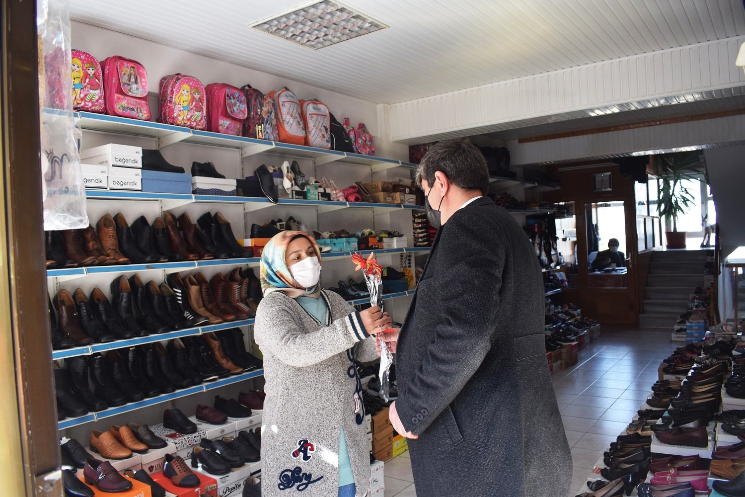 Başkan Özdemir’den kadın esnafa ziyaret 9