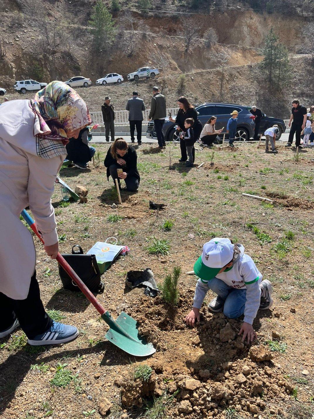 Torul’da “Minik ellerden gelecek ormanı” oluşturuldu 10