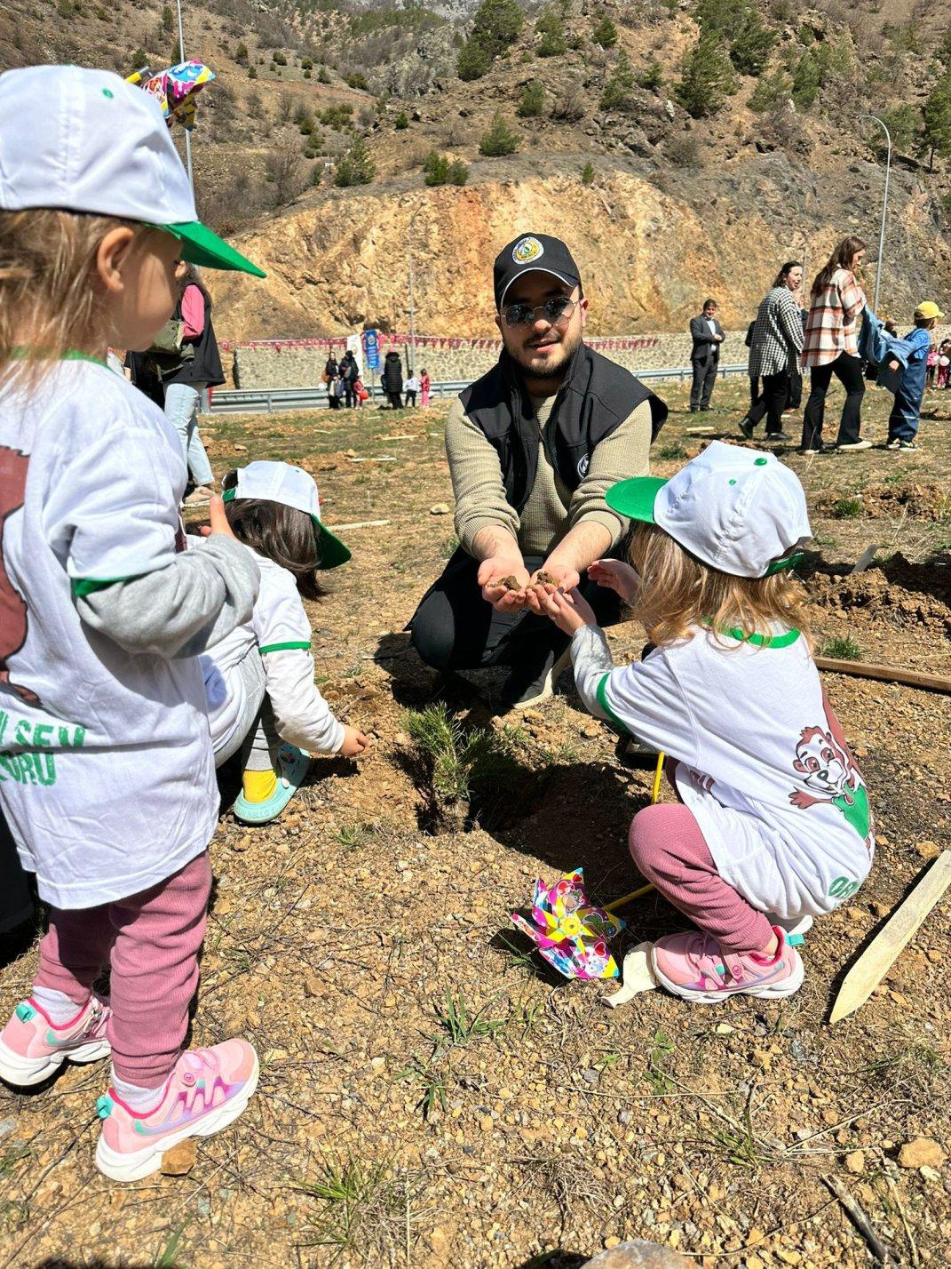 Torul’da “Minik ellerden gelecek ormanı” oluşturuldu 13