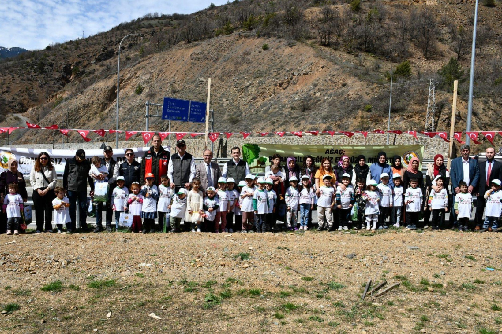 Torul’da “Minik ellerden gelecek ormanı” oluşturuldu 11