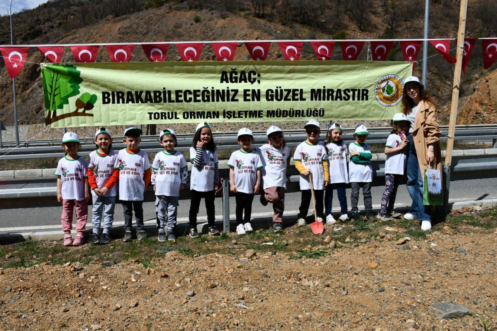 Torul’da “Minik ellerden gelecek ormanı” oluşturuldu 25