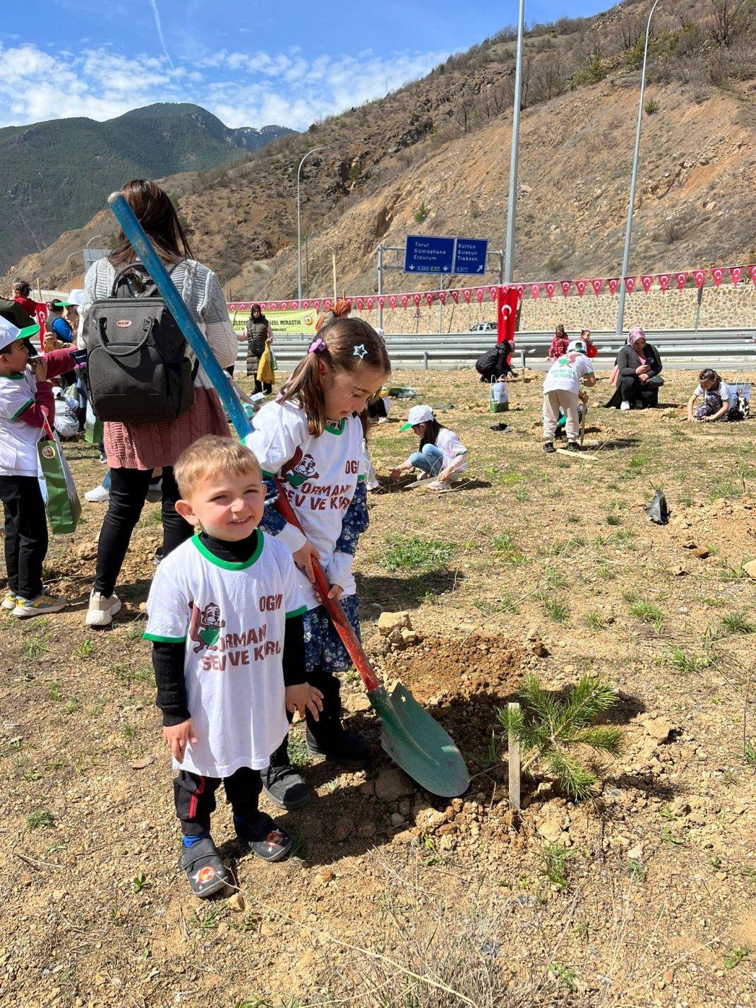 Torul’da “Minik ellerden gelecek ormanı” oluşturuldu 39