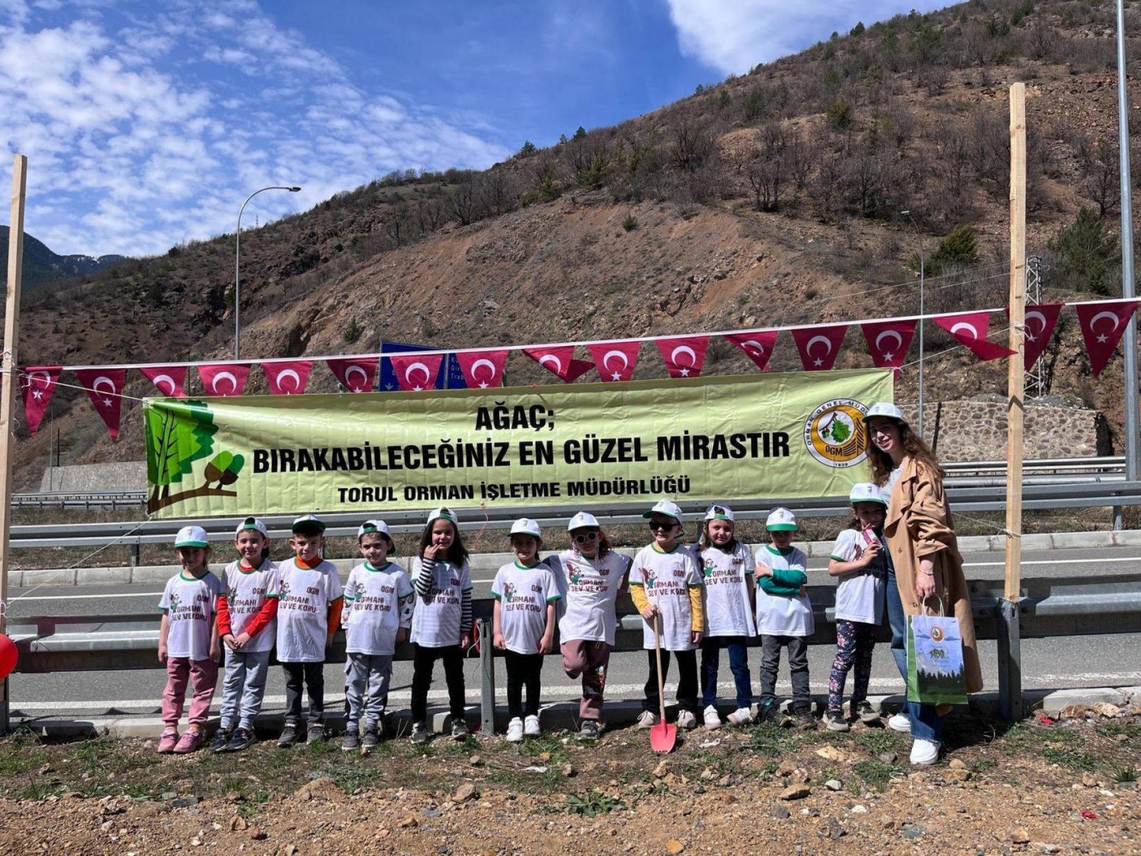 Torul’da “Minik ellerden gelecek ormanı” oluşturuldu 32