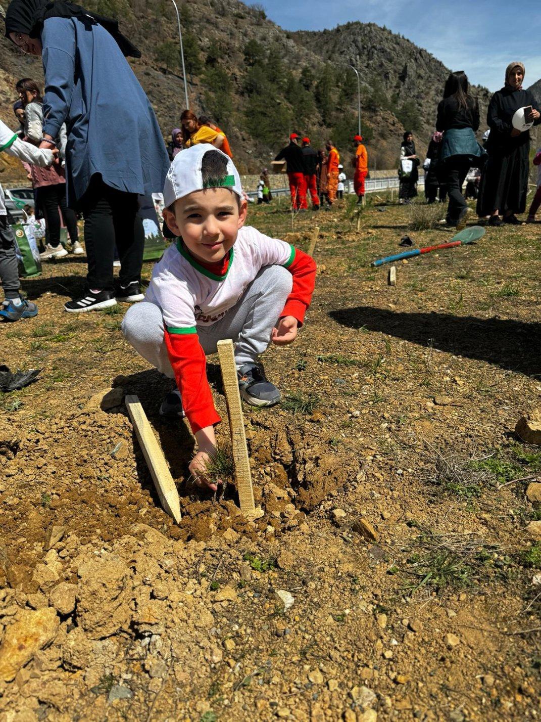 Torul’da “Minik ellerden gelecek ormanı” oluşturuldu 15