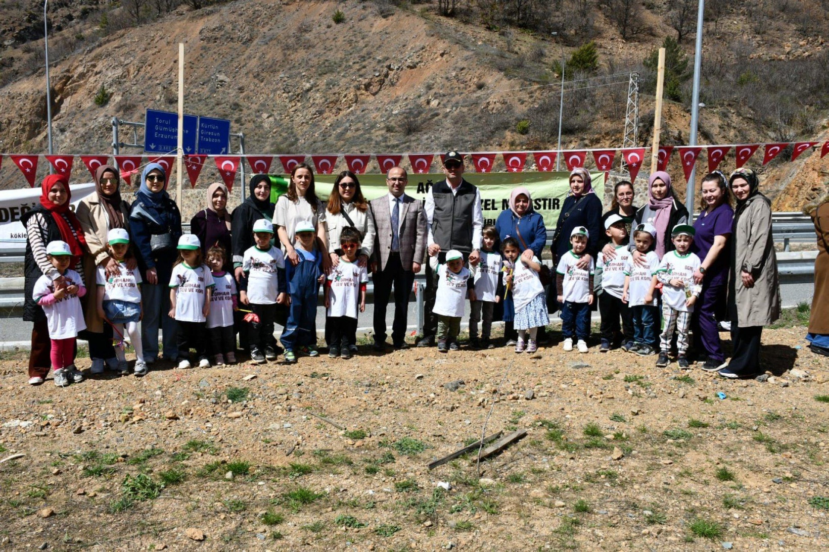 Torul’da “Minik ellerden gelecek ormanı” oluşturuldu 24