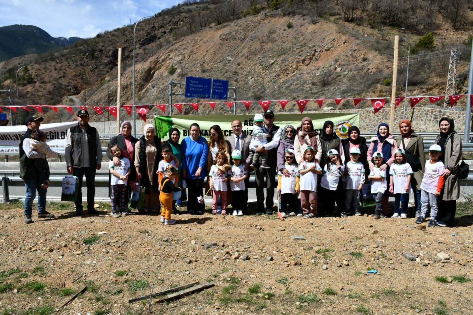Torul’da “Minik ellerden gelecek ormanı” oluşturuldu 30