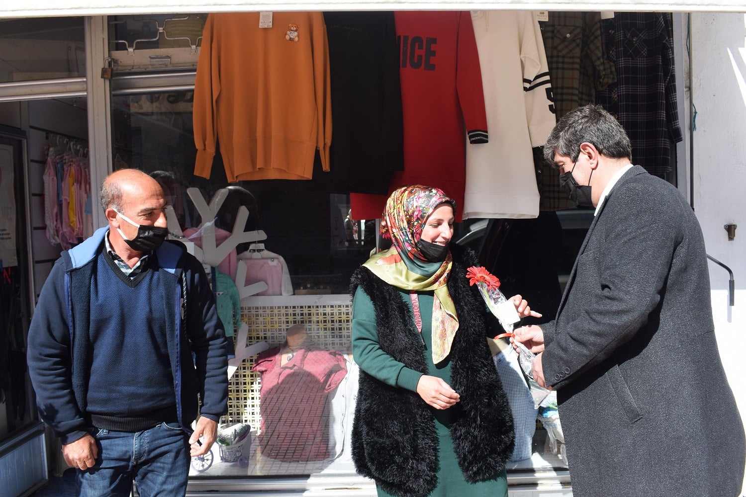 Başkan Özdemir’den kadın esnafa ziyaret 6