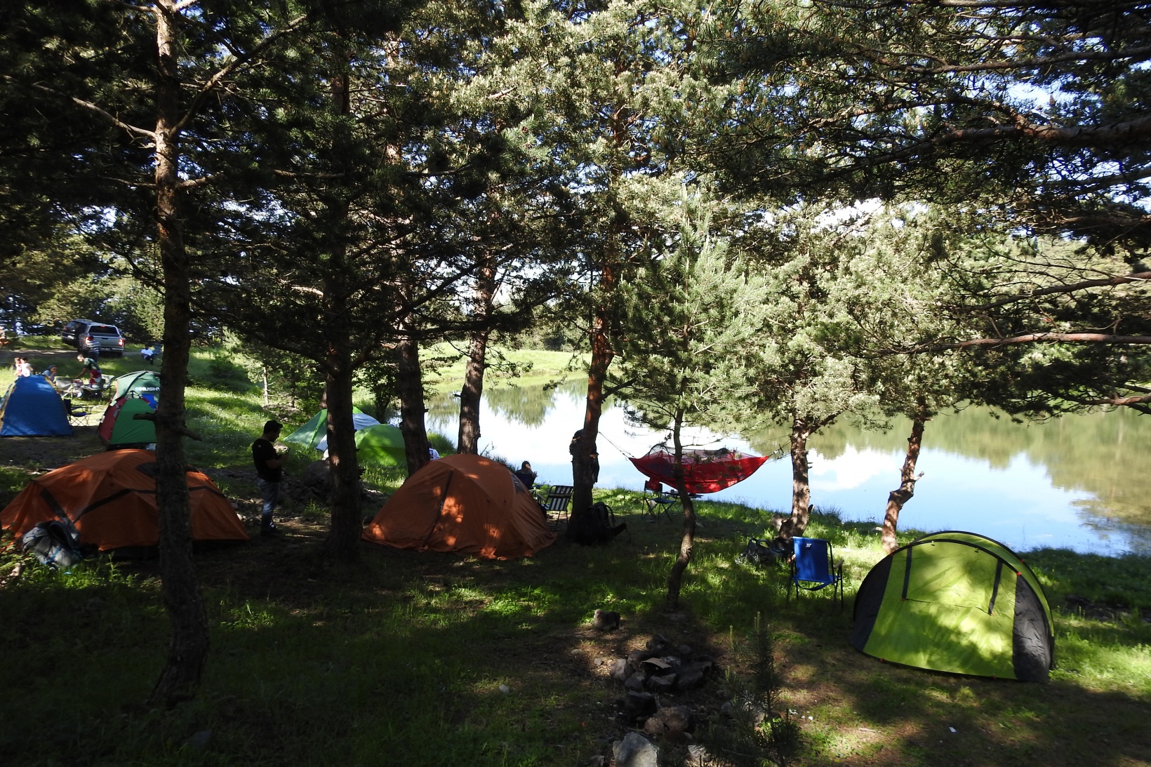 Gümüşhaneli doğaseverler Altınpınar Gölünde kamp kurdu 2