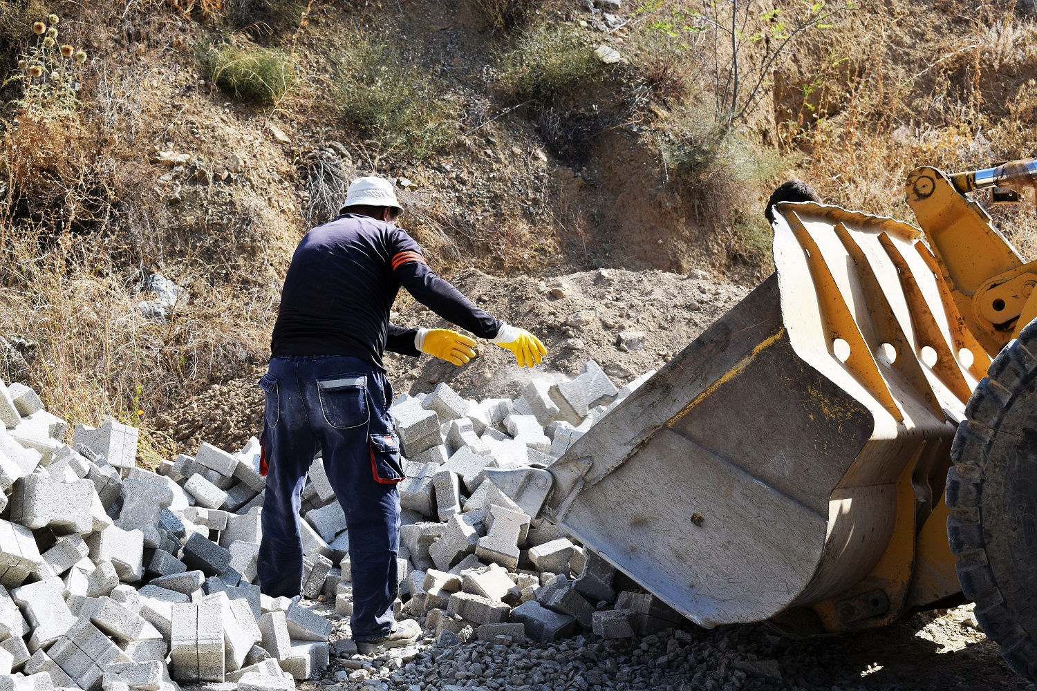 Torul’da üstyapı ve parke çalışmaları devam ediyor 4