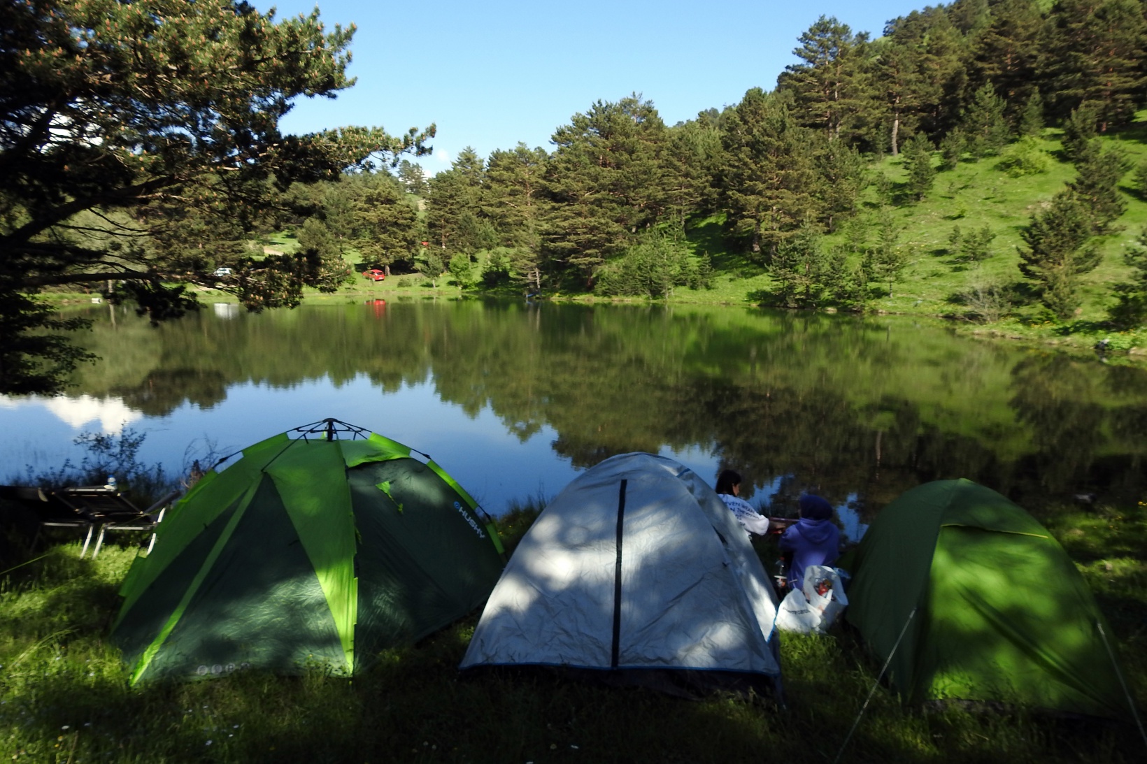 Gümüşhaneli doğaseverler Altınpınar Gölünde kamp kurdu 1