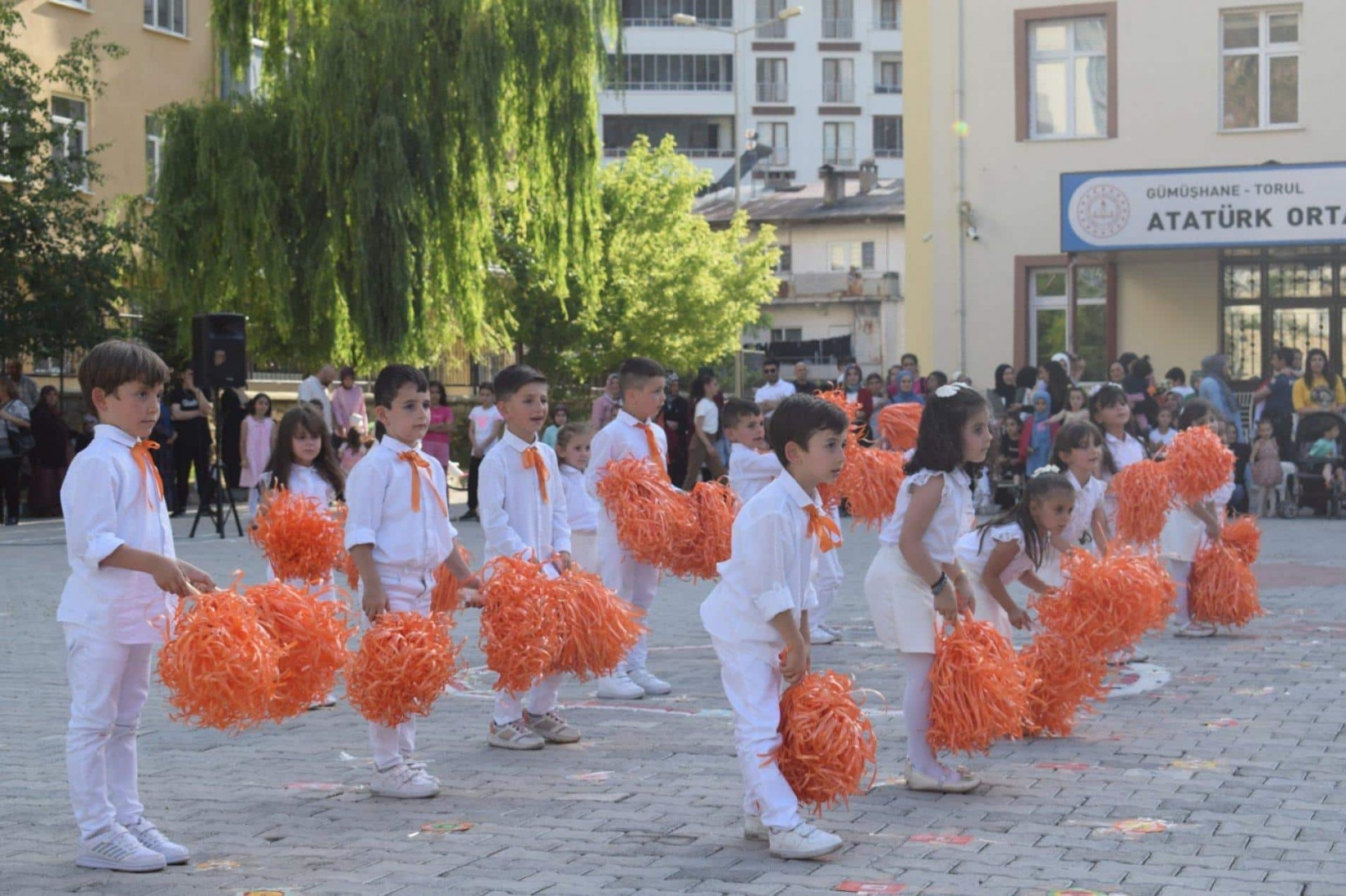 Minik öğrencilerden kocaman yıl sonu okul öncesi şenliği 4