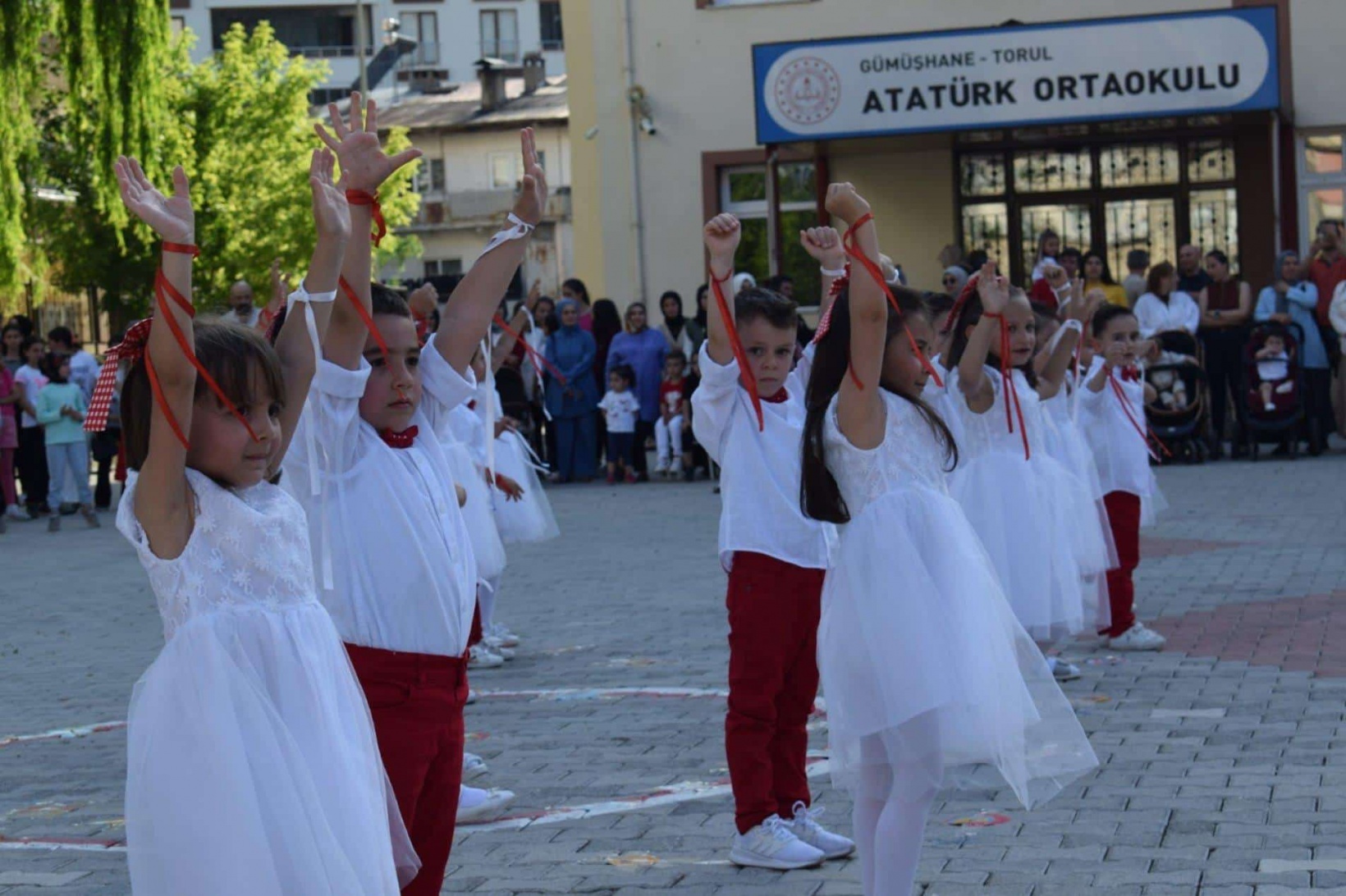 Minik öğrencilerden kocaman yıl sonu okul öncesi şenliği 17