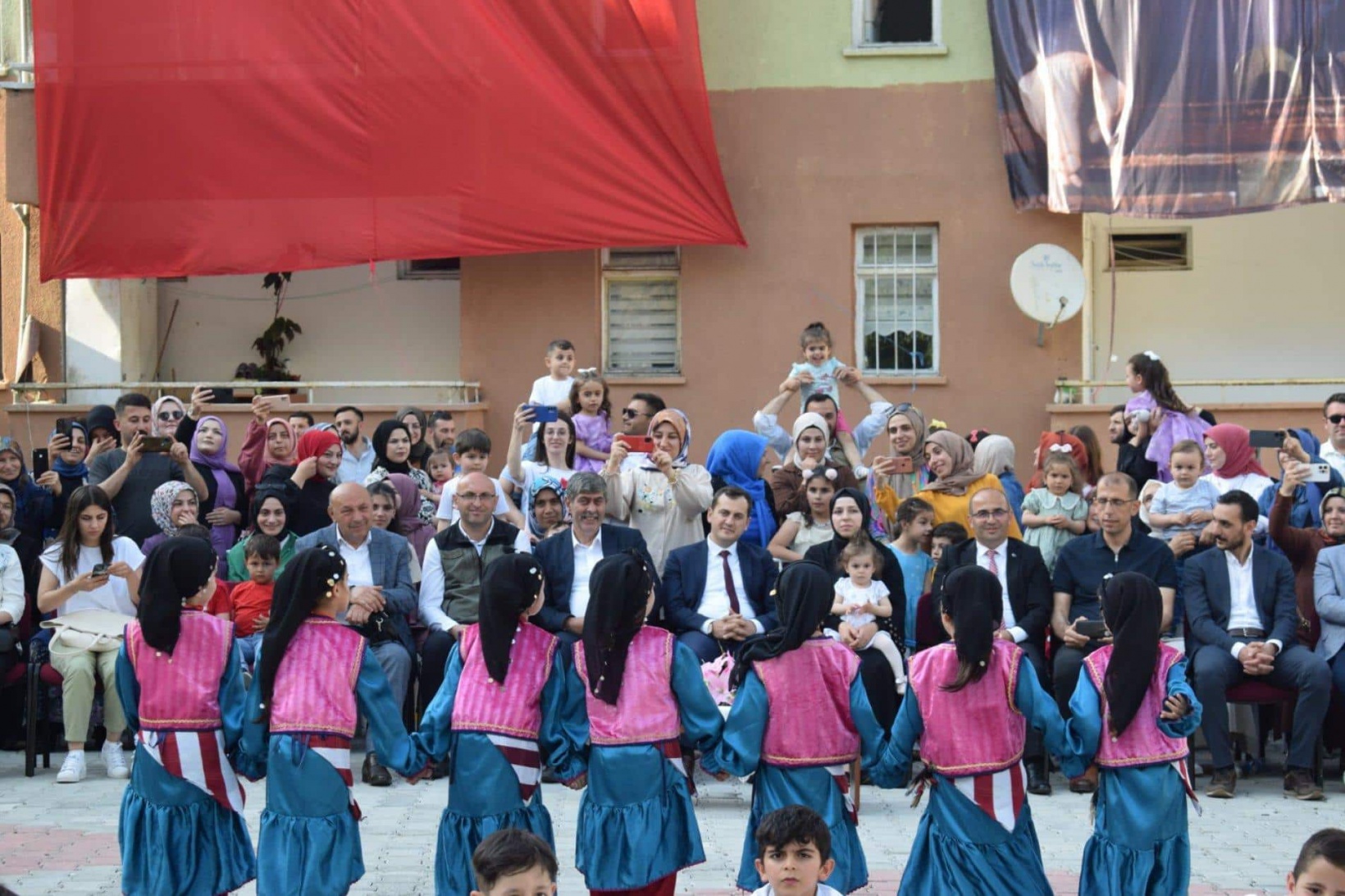 Minik öğrencilerden kocaman yıl sonu okul öncesi şenliği 14