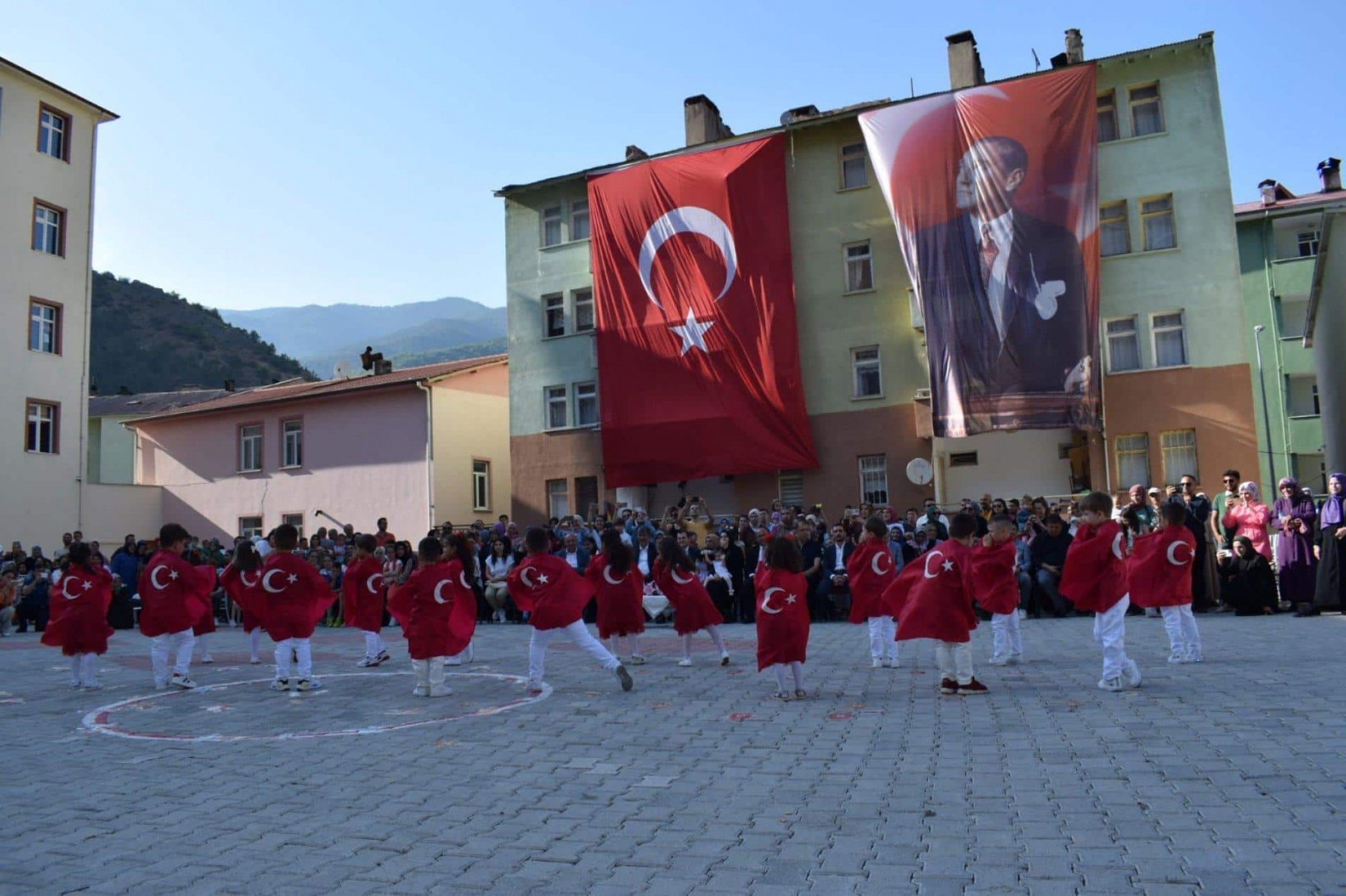 Minik öğrencilerden kocaman yıl sonu okul öncesi şenliği 13