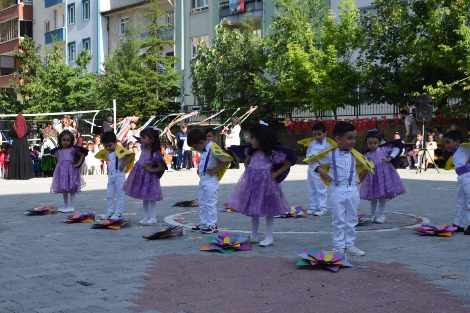 Minik öğrencilerden kocaman yıl sonu okul öncesi şenliği 11