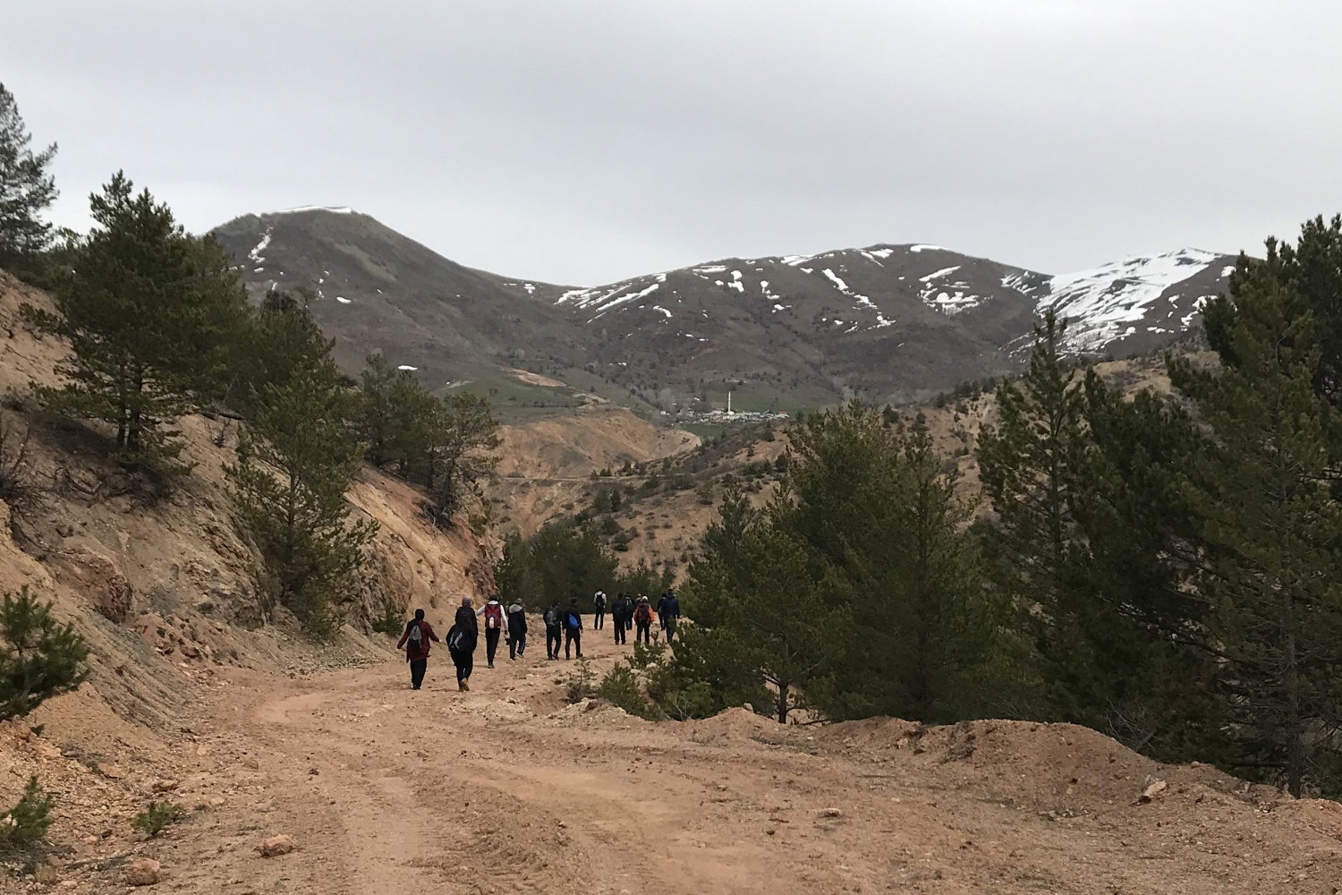 Gümüşhaneli dağcılardan Kelkit’te bahar yürüyüşü 15
