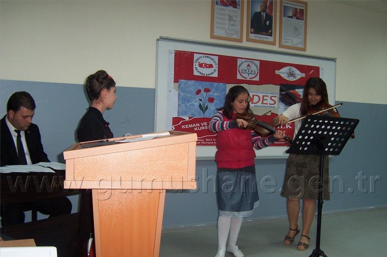Keman Dinletisi ve Ebru Sergisi Düzenlendi 1