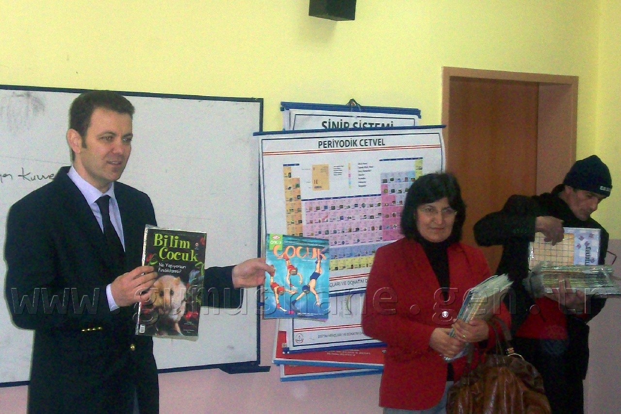 Öğrencilere TÜBİTAK ve TSE Dergileri Dağıtıldı 2