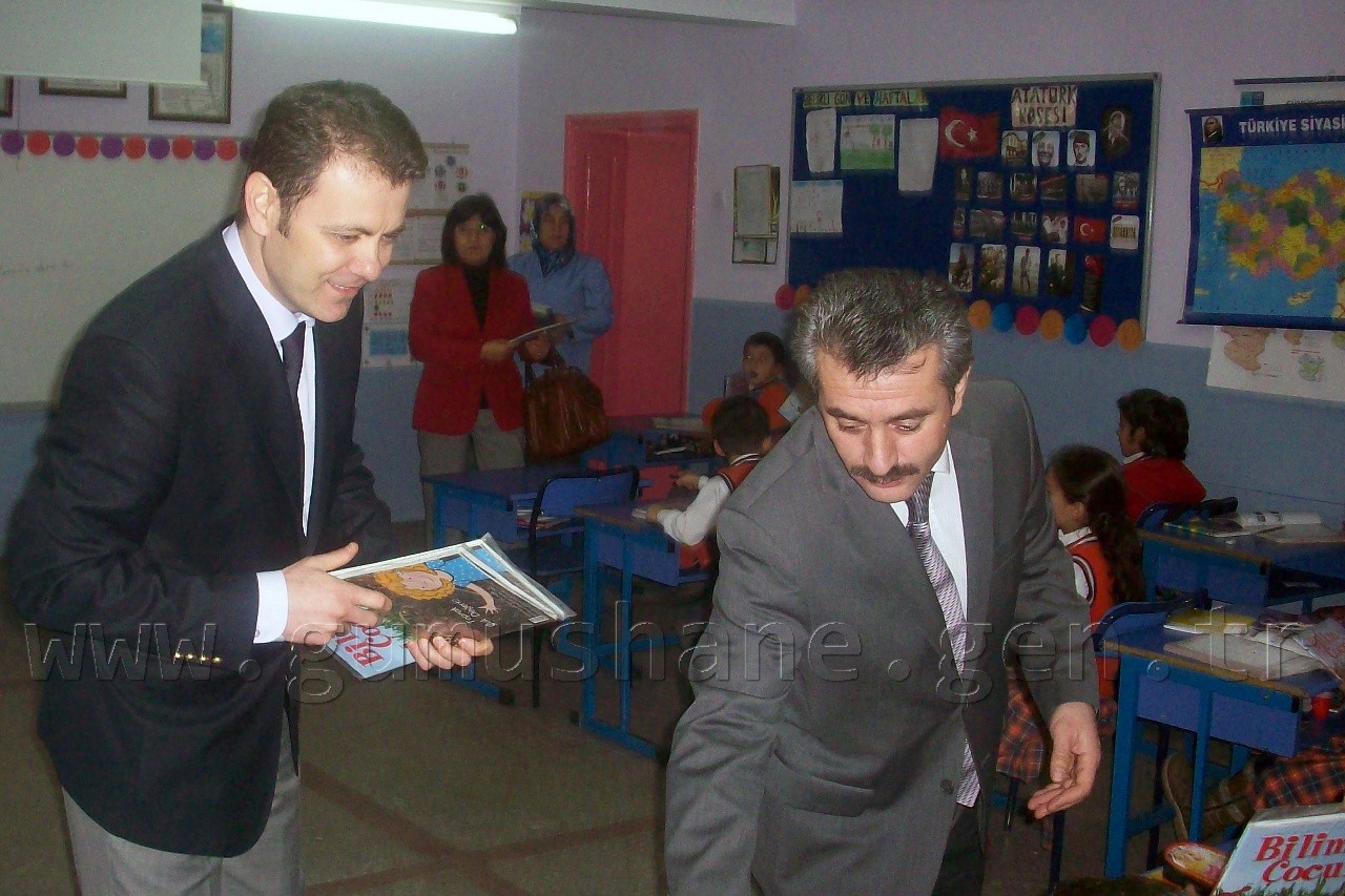 Öğrencilere TÜBİTAK ve TSE Dergileri Dağıtıldı 8