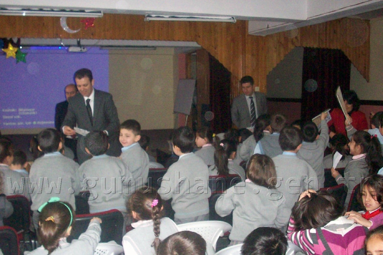 Öğrencilere TÜBİTAK ve TSE Dergileri Dağıtıldı 12