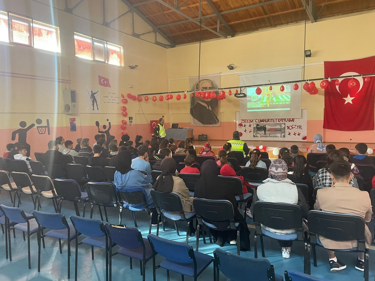 Jandarma köy okullarında trafik eğitimlerine devam ediyor 6