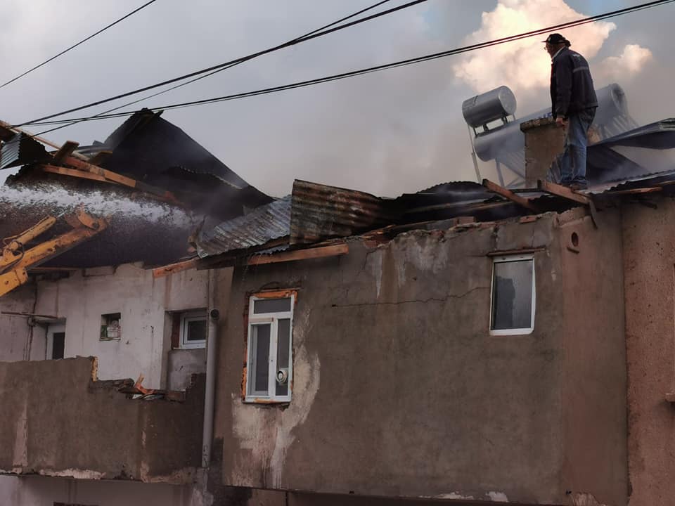 Gümüşhane’de yıldırım düşmesi sonucu yangın çıktı 2