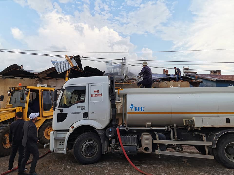 Gümüşhane’de yıldırım düşmesi sonucu yangın çıktı 3