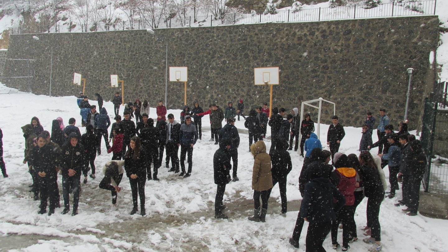 Okullarda deprem anlatıldı 8