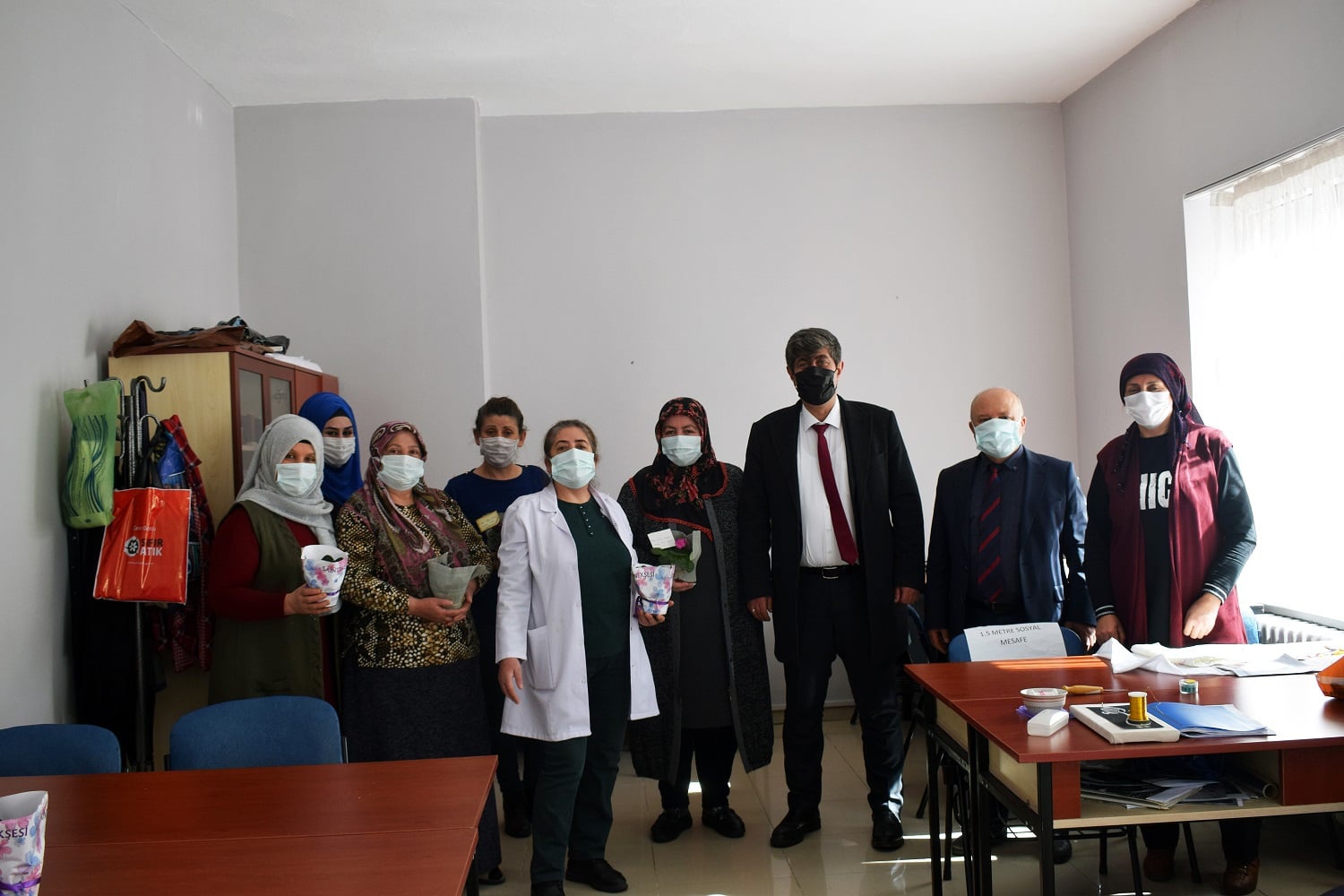 Başkan Özdemir’den kadın esnafa ziyaret 13