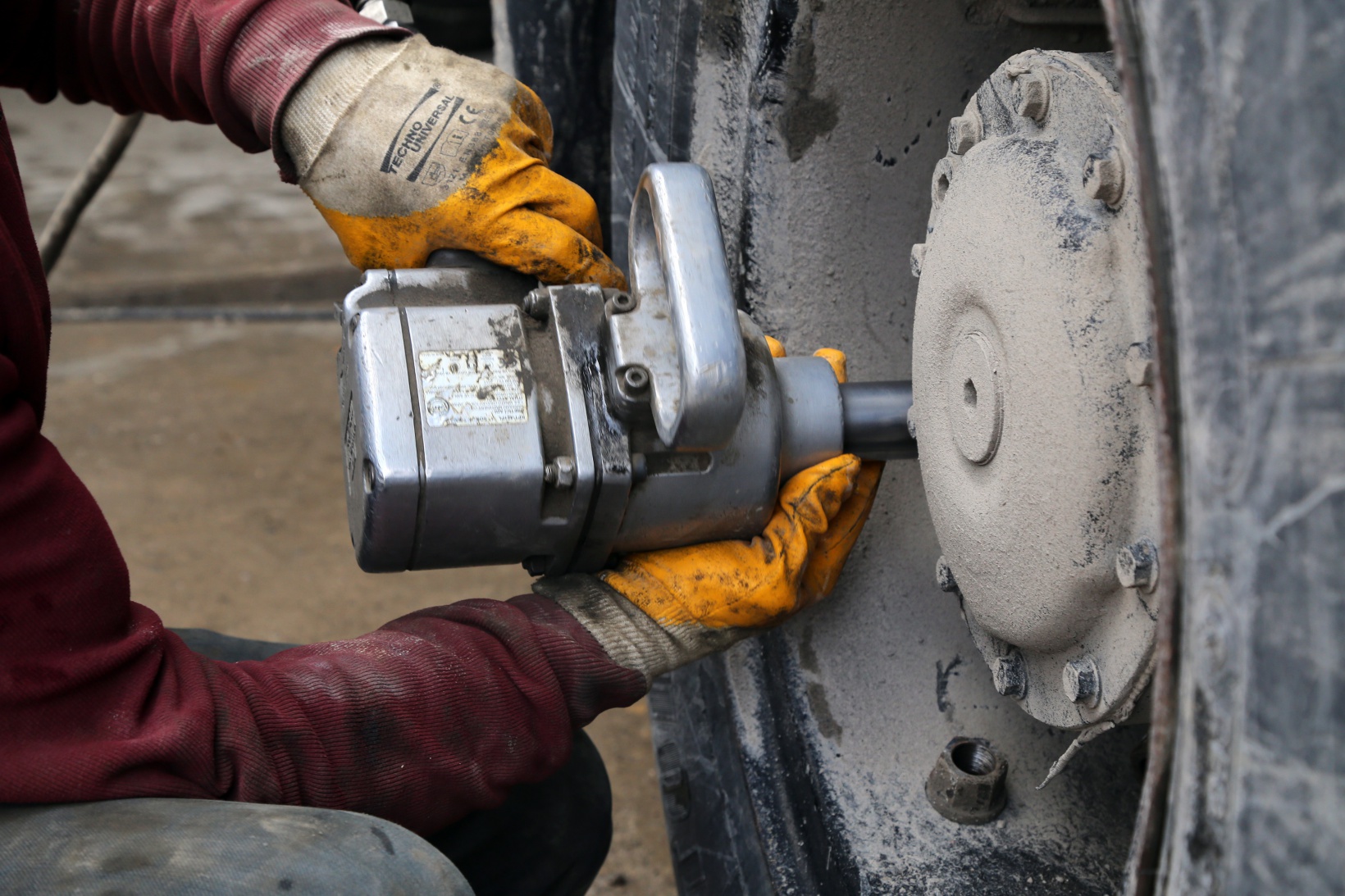 Lastikleri patlatan cisimlerin koleksiyonunu yaptı 11