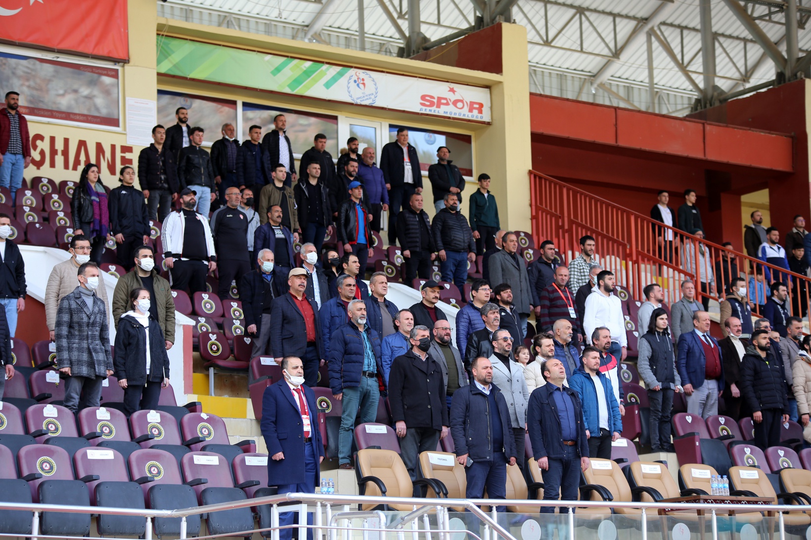 Gümüş zorlu rakibinden 1 puan aldı 10