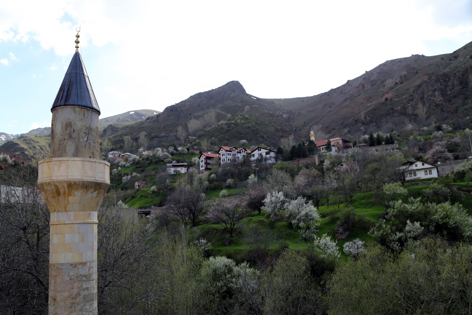 Tarihi mahalle bahar renklerine büründü, görsel şölen oluştu 1