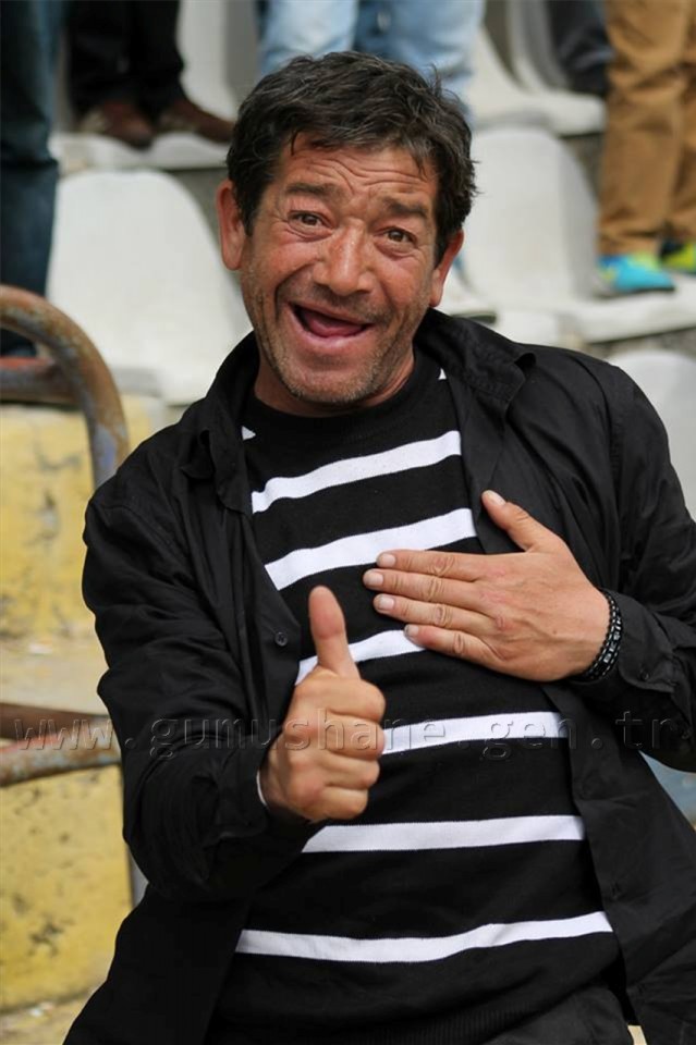 Tribünde kalp krizi geçirdi 2