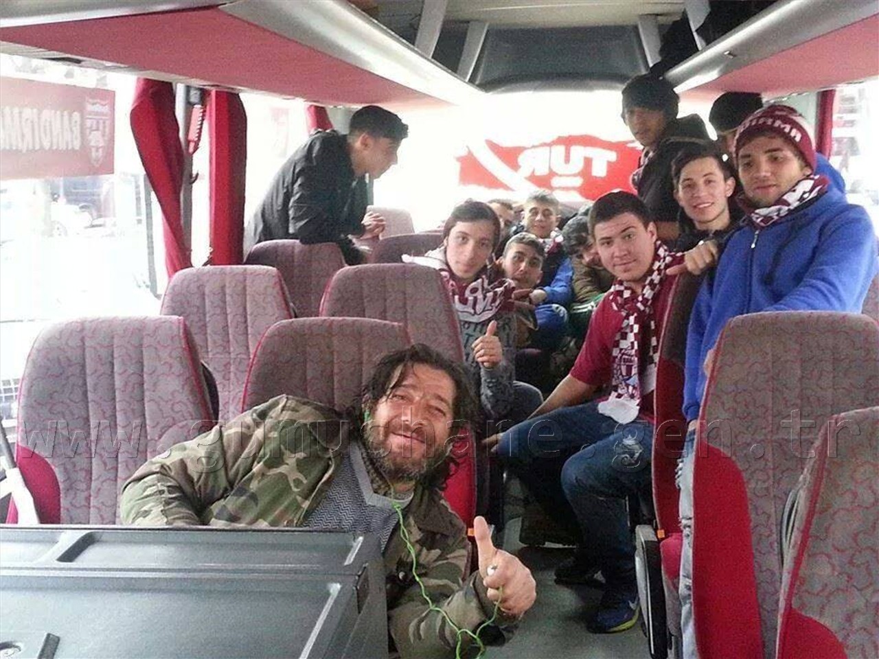 Tribünde kalp krizi geçirdi 3