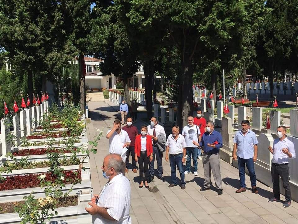 30 Ağustos’da şehit kabirlerini ziyaret ettiler 3