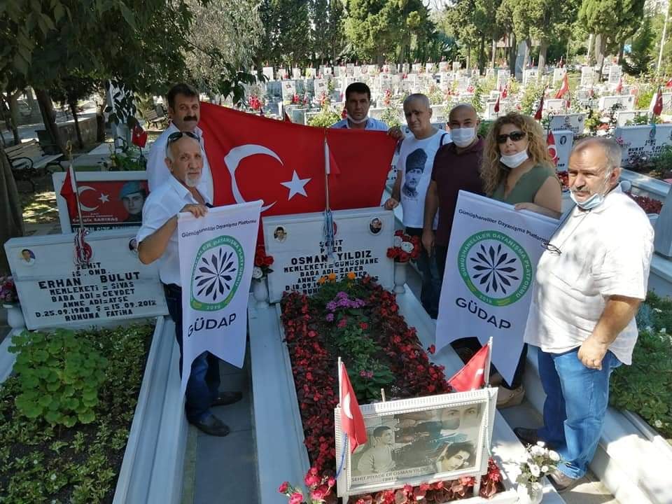 30 Ağustos’da şehit kabirlerini ziyaret ettiler 7