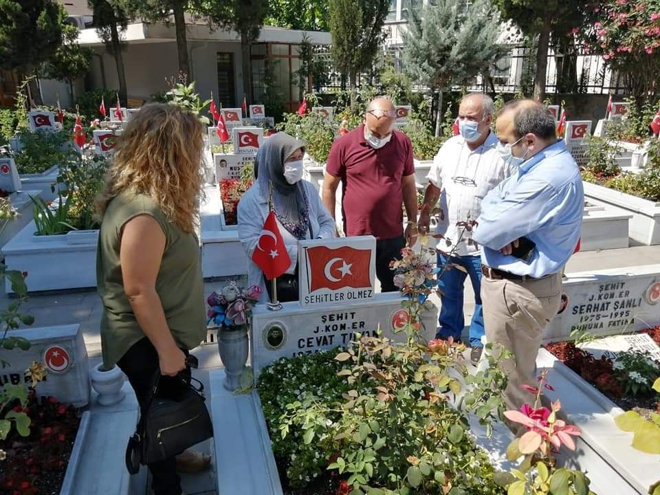 30 Ağustos’da şehit kabirlerini ziyaret ettiler 9