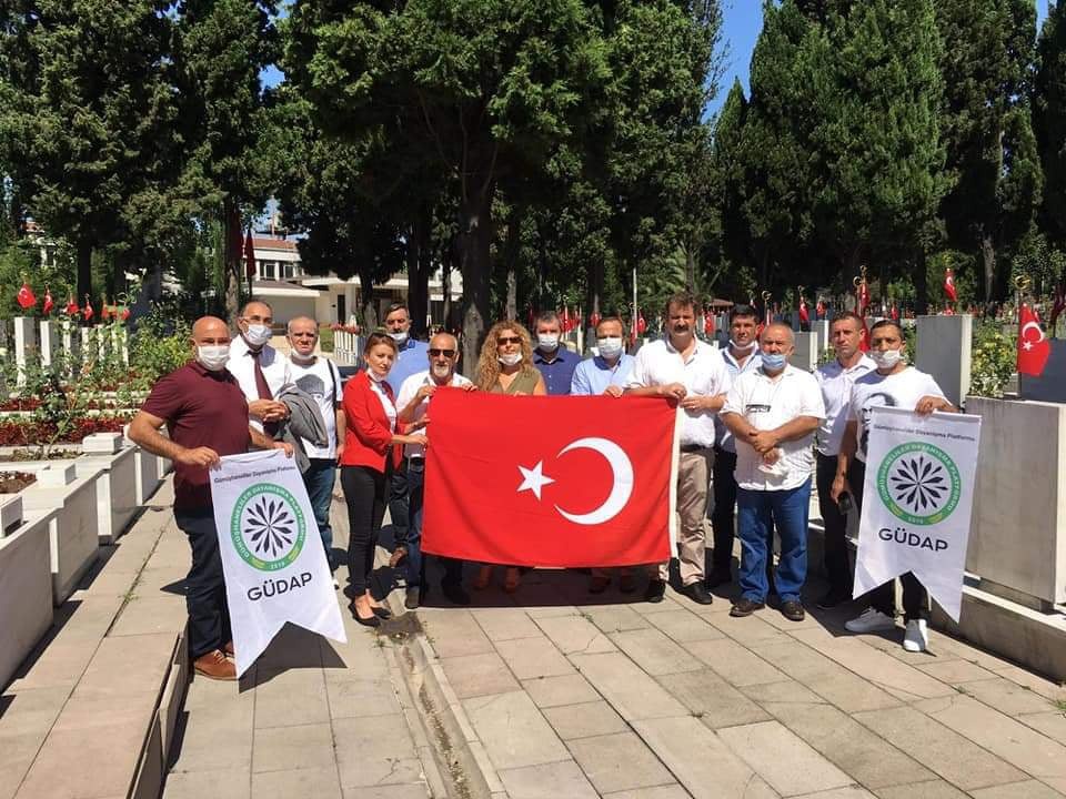 30 Ağustos’da şehit kabirlerini ziyaret ettiler 8