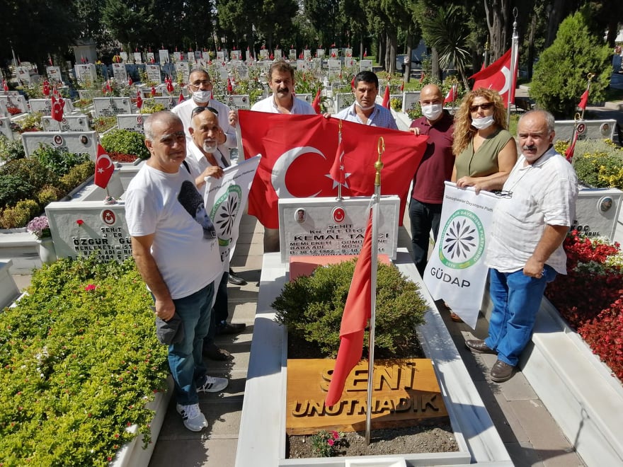 30 Ağustos’da şehit kabirlerini ziyaret ettiler 6