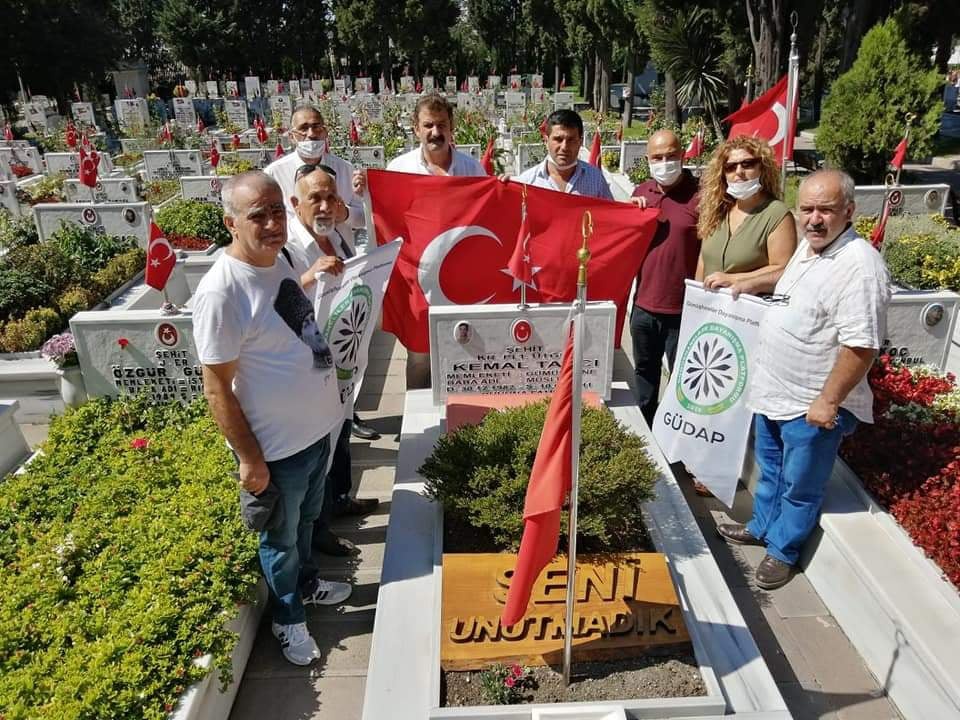 30 Ağustos’da şehit kabirlerini ziyaret ettiler 11