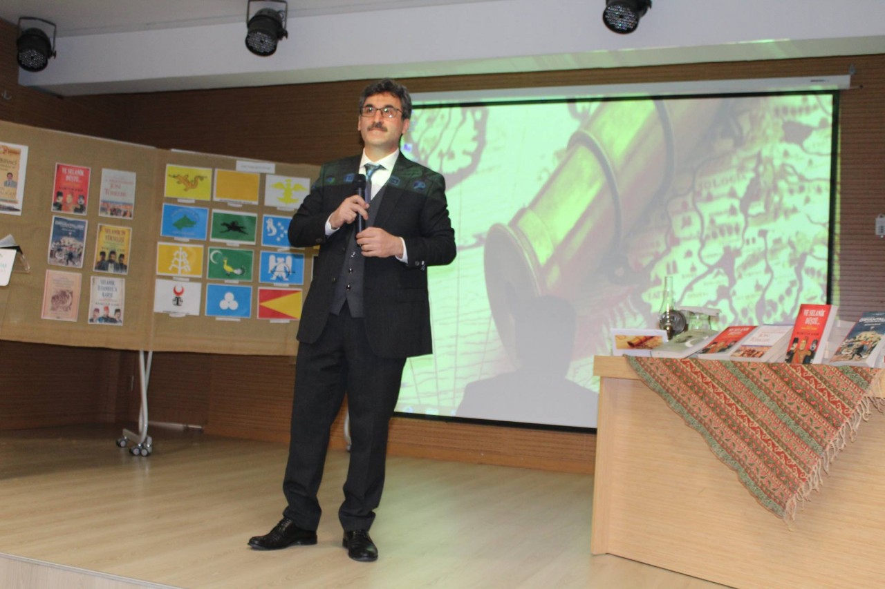 Alkan, öğrencilere tarih bilincini anlattı 12