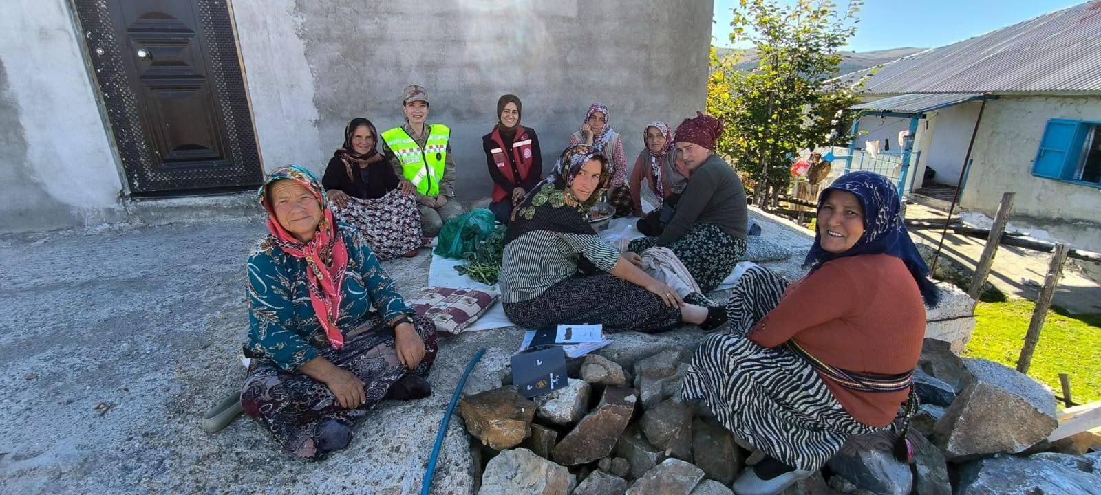 Jandarma’nın KADES farkındalık faaliyetleri aralıksız devam ediyor 5