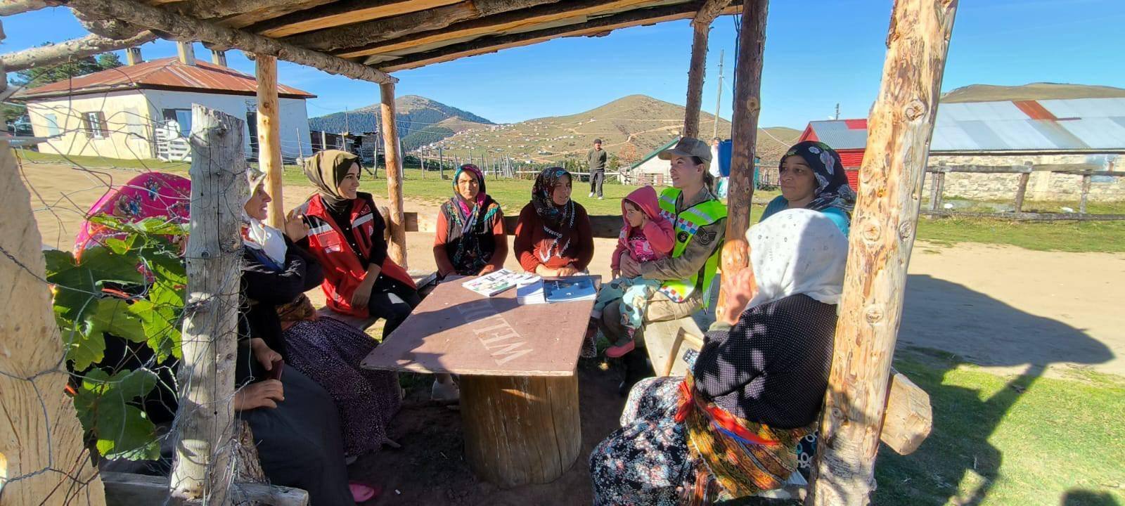 Jandarma’nın KADES farkındalık faaliyetleri aralıksız devam ediyor 1